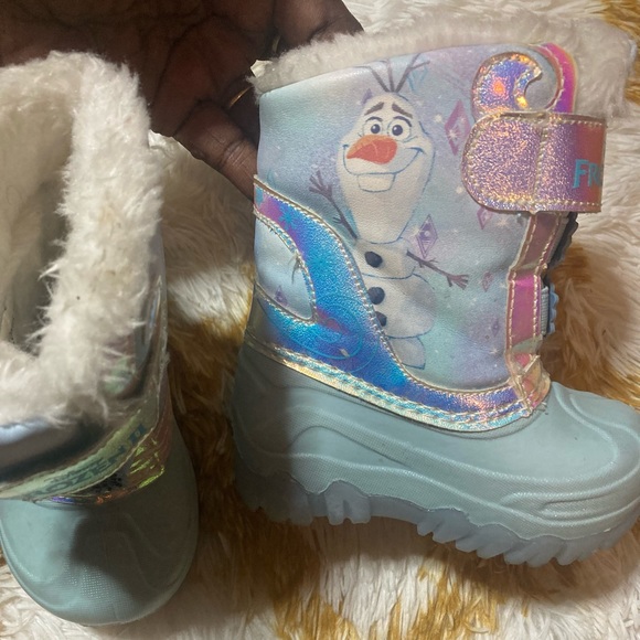 Light up Frozen/Disney fur and rubber rain boots - Picture 5 of 12